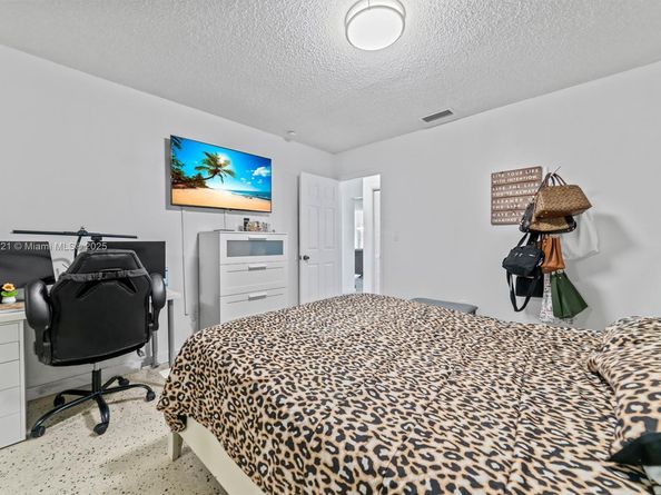 1136 NW 34th Ave, Miami FL 33125