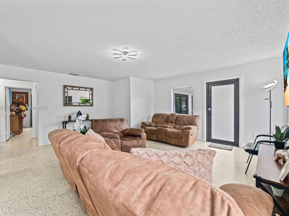 1136 NW 34th Ave, Miami FL 33125