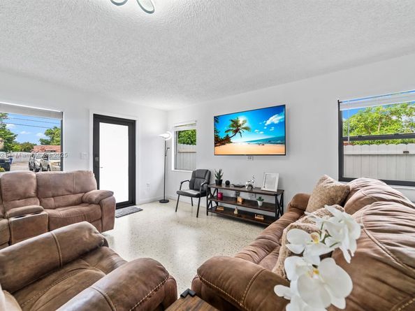 1136 NW 34th Ave, Miami FL 33125