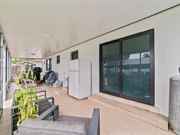 1136 NW 34th Ave, Miami FL 33125