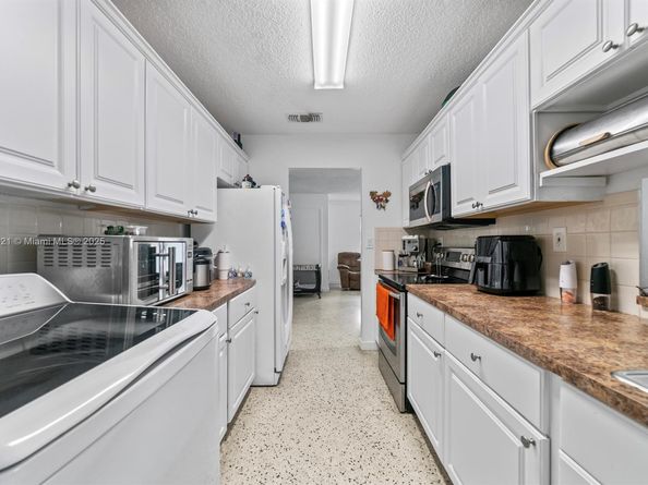 1136 NW 34th Ave, Miami FL 33125