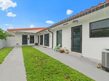1136 NW 34th Ave