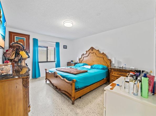 1136 NW 34th Ave, Miami FL 33125