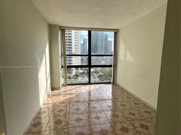 600 NE 36th St 817, Miami FL 33137