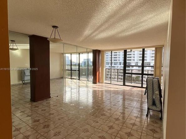 600 NE 36th St 817, Miami FL 33137