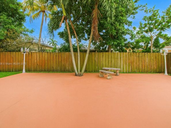 8930 NW 11th St, Pembroke Pines FL 33024