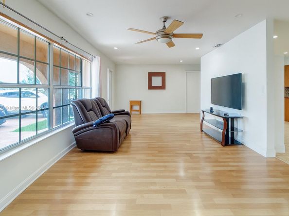 8930 NW 11th St, Pembroke Pines FL 33024