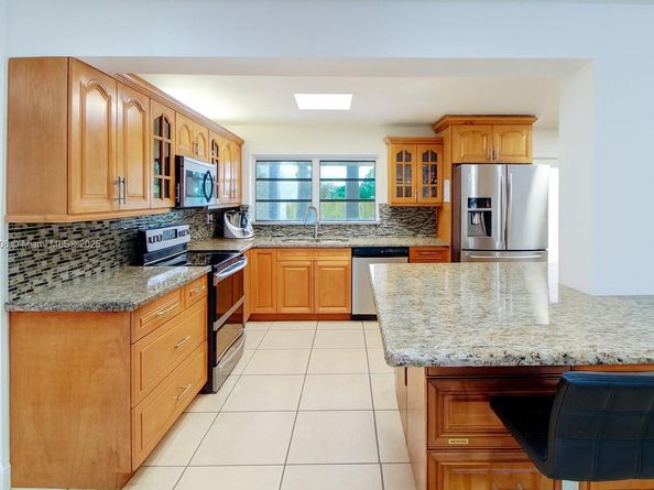 8930 NW 11th St, Pembroke Pines FL 33024