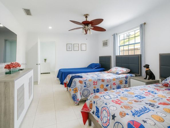 8930 NW 11th St, Pembroke Pines FL 33024