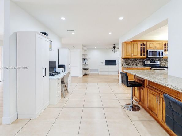 8930 NW 11th St, Pembroke Pines FL 33024