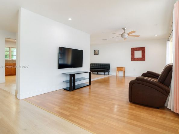 8930 NW 11th St, Pembroke Pines FL 33024