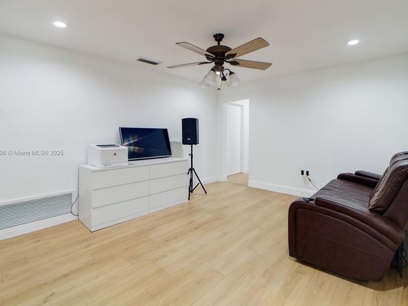 8930 NW 11th St, Pembroke Pines FL 33024