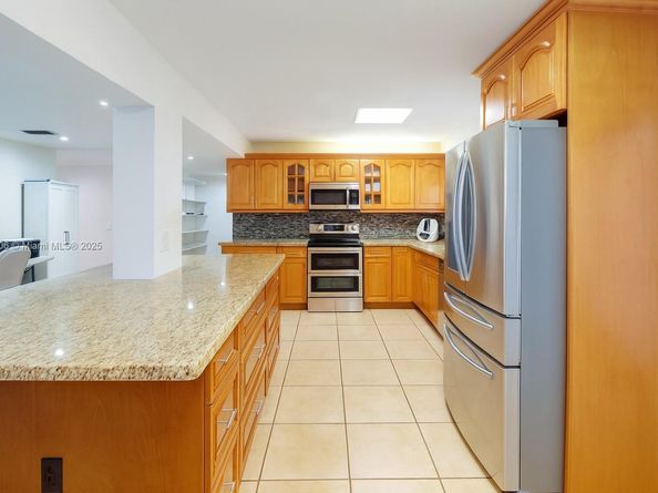 8930 NW 11th St, Pembroke Pines FL 33024