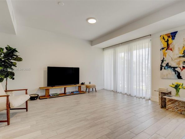 89 N Shore Dr, Miami Beach FL 33141