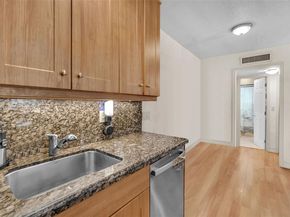 1423 Holly Heights Dr 18, Fort Lauderdale FL 33304