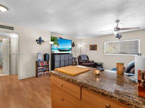 1423 Holly Heights Dr 18, Fort Lauderdale FL 33304