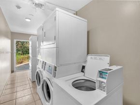 1423 Holly Heights Dr 18, Fort Lauderdale FL 33304