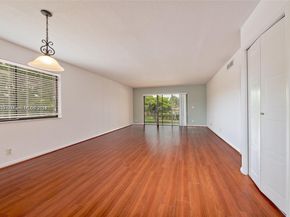350 Lakeview Dr 201, Weston FL 33326
