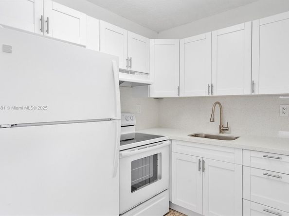 142 SW 18th Ave 35, Miami FL 33135
