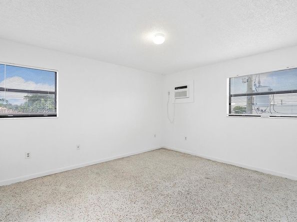 142 SW 18th Ave 35, Miami FL 33135