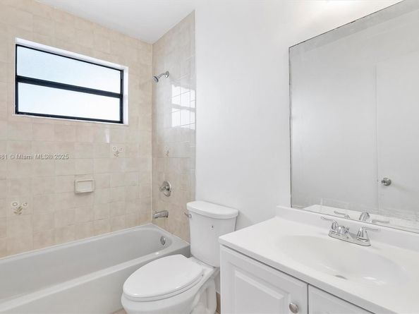 142 SW 18th Ave 35, Miami FL 33135