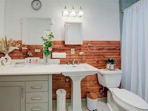 995 NW 74th Ave, Margate FL 33063