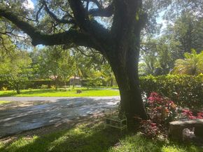 1760 NE 144th St, Miami FL 33181