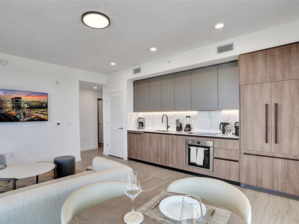 580 72nd St 810, Miami Beach FL 33141