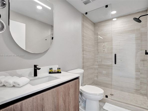 580 72nd St 810, Miami Beach FL 33141