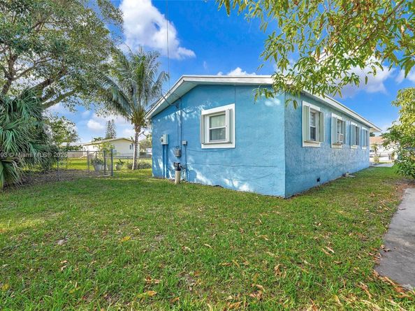 2760 NW 23rd St, Fort Lauderdale FL 33311