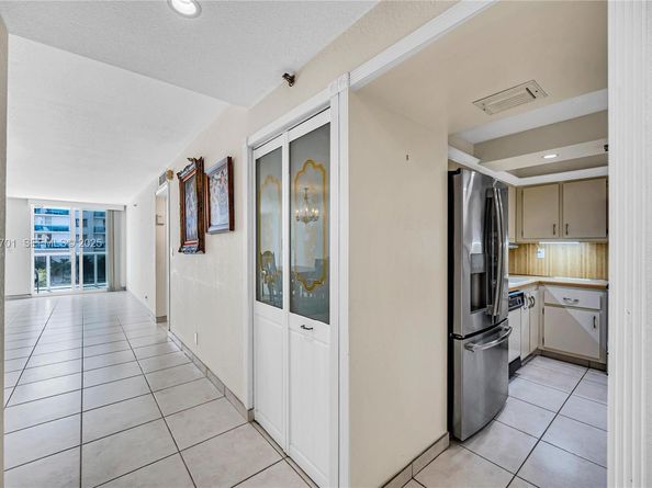 2401 Collins Ave 507, Miami Beach FL 33140