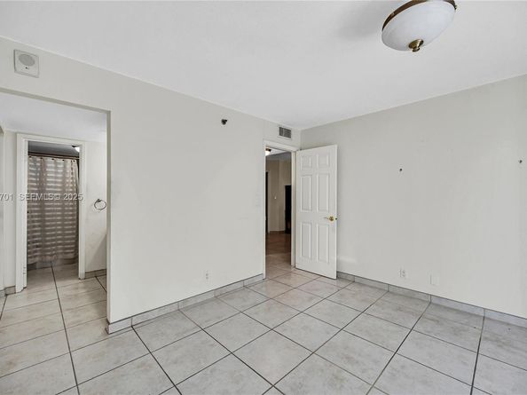 2401 Collins Ave 507, Miami Beach FL 33140