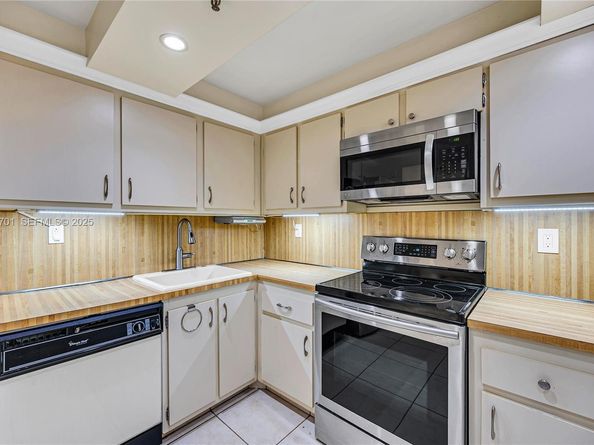 2401 Collins Ave 507, Miami Beach FL 33140