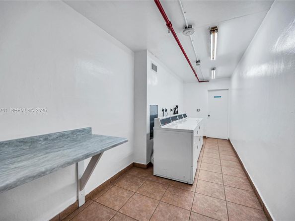 2401 Collins Ave 507, Miami Beach FL 33140