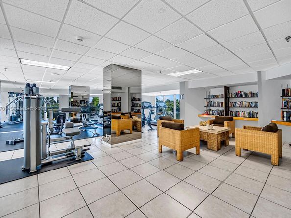 2401 Collins Ave 507, Miami Beach FL 33140