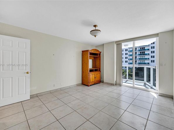 2401 Collins Ave 507, Miami Beach FL 33140