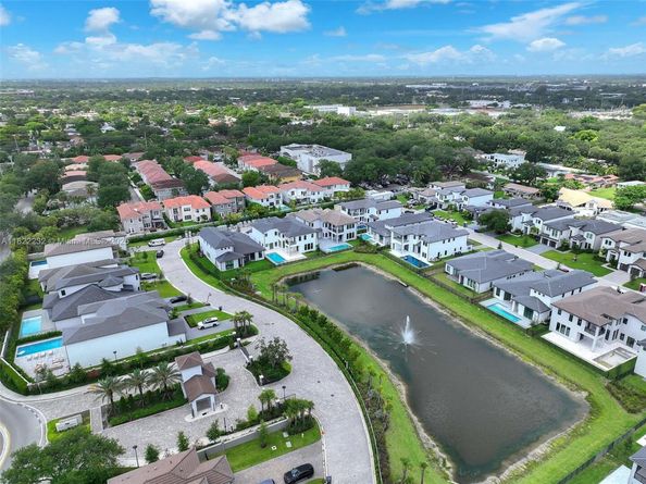 3511 Ashwood Cir S, Hollywood FL 33312