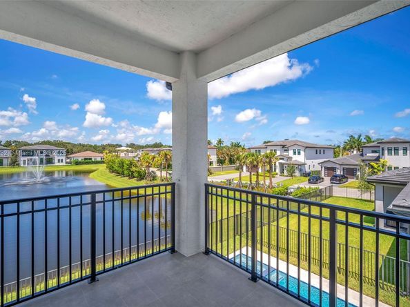3511 Ashwood Cir S, Hollywood FL 33312