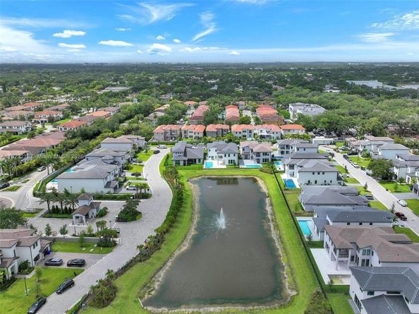 3511 Ashwood Cir S, Hollywood FL 33312