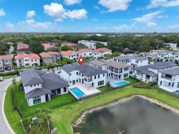 3511 Ashwood Cir S, Hollywood FL 33312