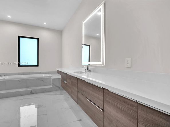 3511 Ashwood Cir S, Hollywood FL 33312