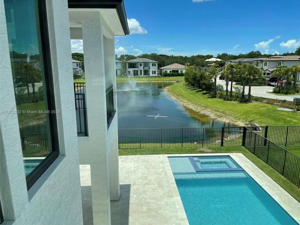3511 Ashwood Cir S, Hollywood FL 33312