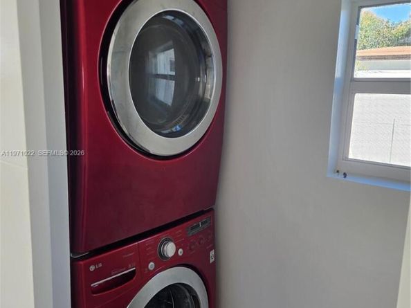 941 NE 154th St, North Miami Beach FL 33162