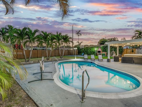 4212 Van Buren St, Hollywood FL 33021