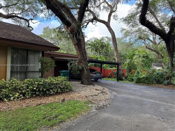 5790 SW 37th Ter, Dania Beach FL 33312