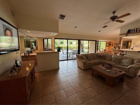 5790 SW 37th Ter, Dania Beach FL 33312