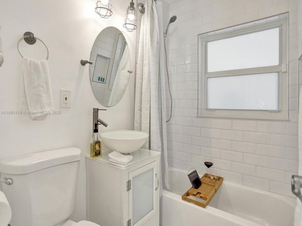 1106 NW 7th Ter, Fort Lauderdale FL 33311