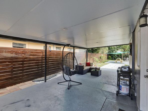 1106 NW 7th Ter, Fort Lauderdale FL 33311