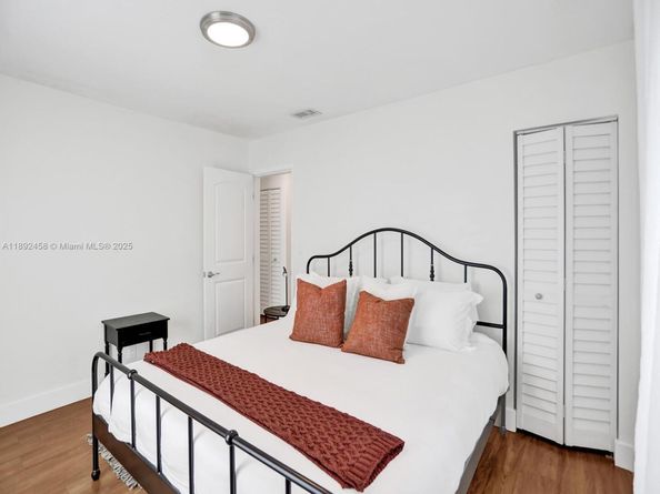 1106 NW 7th Ter, Fort Lauderdale FL 33311