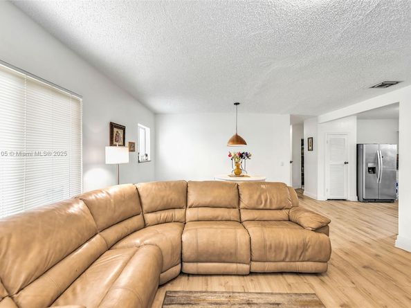 110 NE 9th Ct, Homestead FL 33030